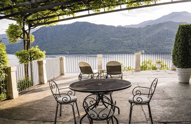 Apartment in 18th c. villa, private beach, terrace, wonderful views on Lake Orta
