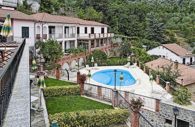 Apartment in Castellaro with garden