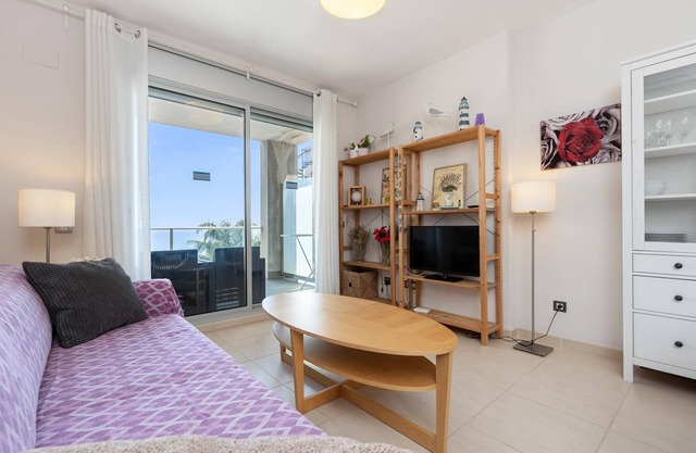 Apartment with sea views and beach access
