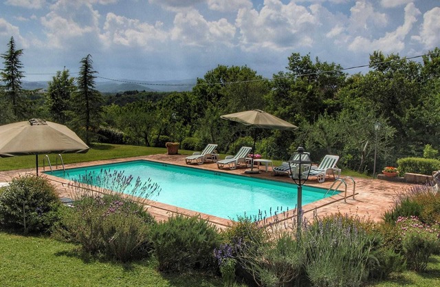 Villa Ficulle Swimming 
