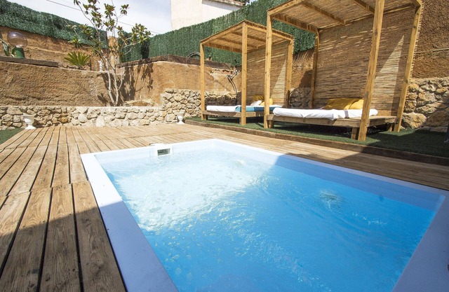 Catalunya Casas: Beautiful Masia Alt from the 19th century!