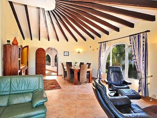 Holiday Home Balcon Al Mar