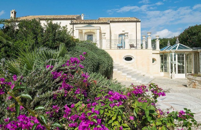 Luxurious Villa in Donnalucata with Pool