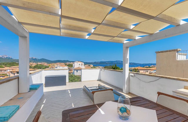 Modern Apartment Giglio with Sea View, Mountain View, Wi-Fi & Terraces
