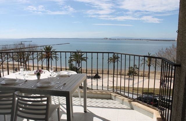 Pi Sunyer 4 1A - One Bedroom Apartment, Sleeps 4