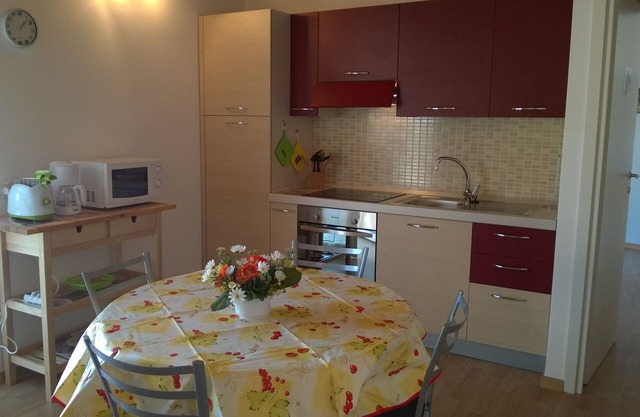 Residenza Silvana - Apartment C- Sole in Suna with parking