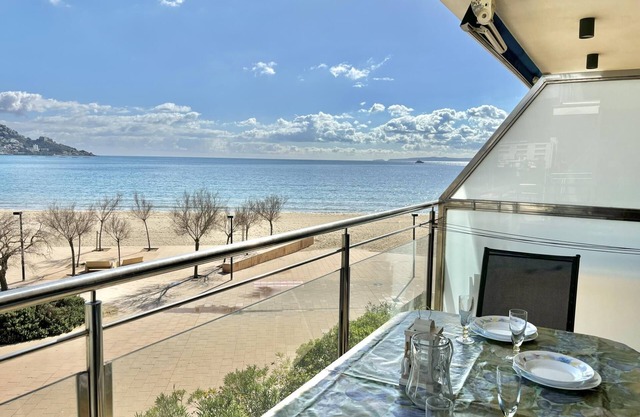 RHO. Wonderful views in front of the sea