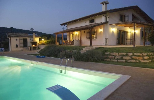 Studio apartment in countryside villa with swimming pool