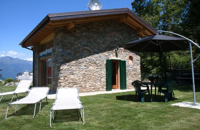 Stylishly furnished 3½-room house in a residence with pool and dream view