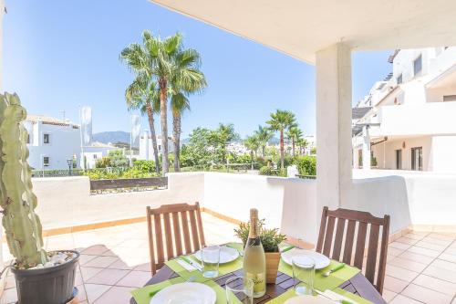 Sunset Golf Second Floor with shared pool- Happy Rentals
