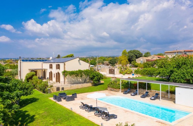 Villa Palazzola: Large Private Pool, Sea Views, A/C, WiFi