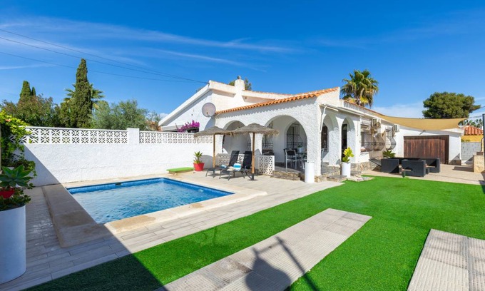 Torrevieja Villa | 100 m² Villa ∙ 3 bedrooms ∙ 12 guests