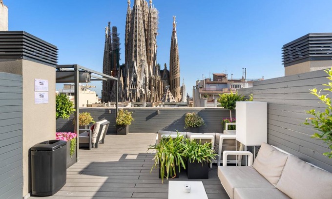 La Sagrada Familia Apartment | 115 m² Serviced apartment ∙ 4 bedrooms ∙ 127 guests