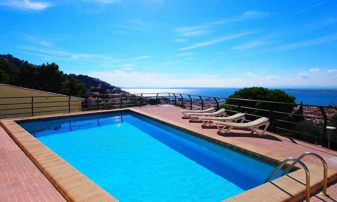 Roses Town Center Apartment | 120 m² Apartment ∙ 3 bedrooms ∙ 6 guests