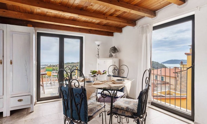 Pitelli Apartment | 150 m² Apartment ∙ 4 bedrooms ∙ 6 guests