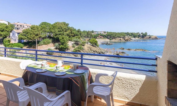 Llanca House | 150 m² House ∙ 4 bedrooms ∙ 10 guests