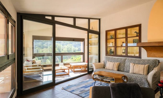 Besalu Apartment | 159 m² Apartment ∙ 3 bedrooms ∙ 8 guests