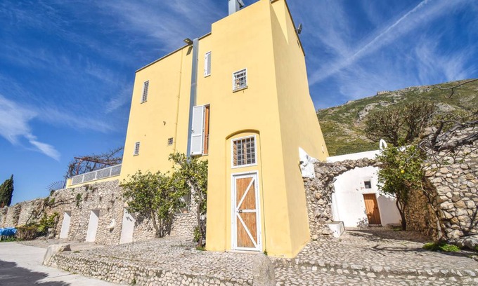 Mondragone House | 160 m² Maisonette ∙ 3 bedrooms ∙ 8 guests