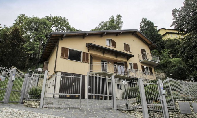 Brezzo di Bedero Villa | 160 m² Villa ∙ 5 bedrooms ∙ 12 guests