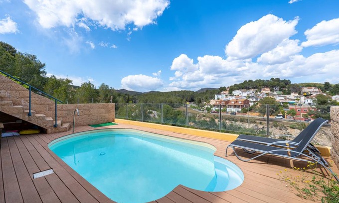 El Castell de Montornes House | 170 m² House ∙ 5 bedrooms ∙ 10 guests