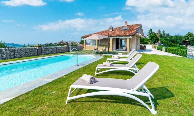 Montelupo Albese Villa | 180 m² Villa ∙ 2 bedrooms ∙ 4 guests