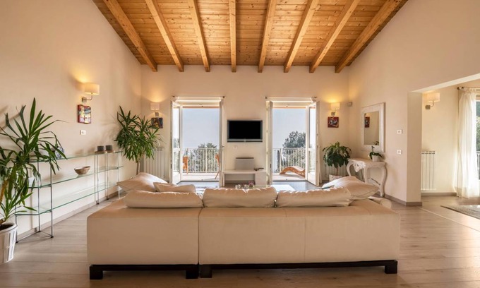 Toscolano Maderno Apartment | 200 m² Apartment ∙ 2 bedrooms ∙ 5 guests