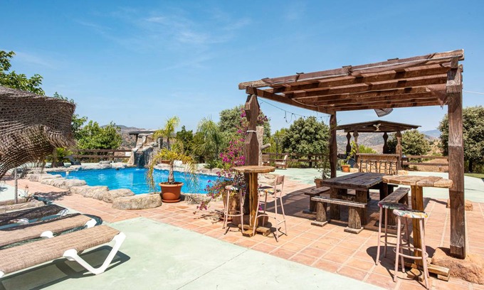 Almogia House | 200 m² House ∙ 5 bedrooms ∙ 20 guests