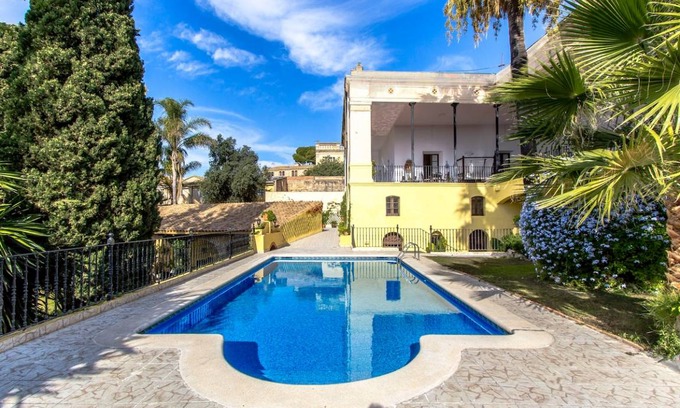 Banyeres del Penedes Villa | 2000 m² Villa ∙ 15 bedrooms ∙ 39 guests