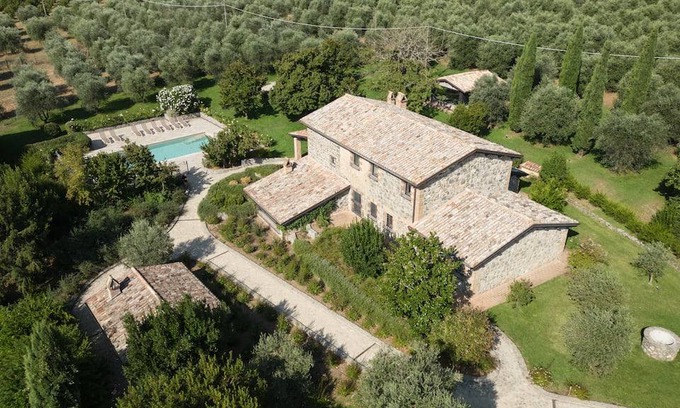 Porano Villa | 232 m² Villa ∙ 6 bedrooms ∙ 12 guests