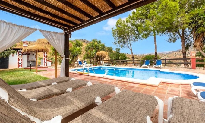 Almogia Villa | 240 m² Villa ∙ 5 bedrooms ∙ 16 guests