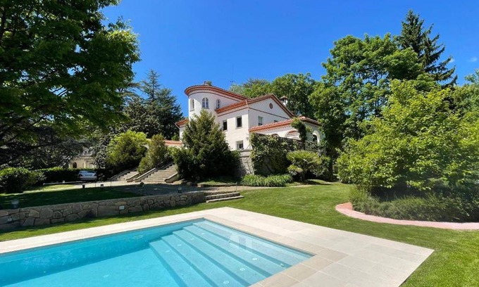 Olot Villa | 240 m² Villa ∙ 6 bedrooms ∙ 14 guests