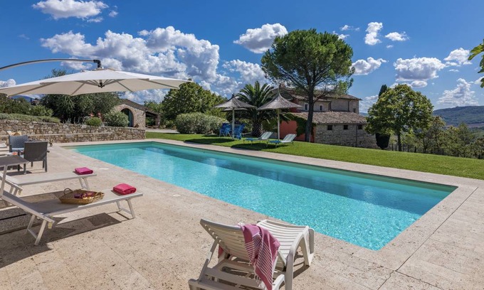 Todi Villa | 240 m² Villa ∙ 6 bedrooms ∙ 12 guests