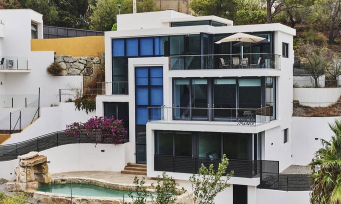 Llanca Villa | 250 m² Villa ∙ 4 bedrooms ∙ 8 guests