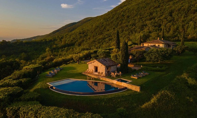 Montelaguardia Villa | 276 m² Villa ∙ 8 bedrooms ∙ 16 guests