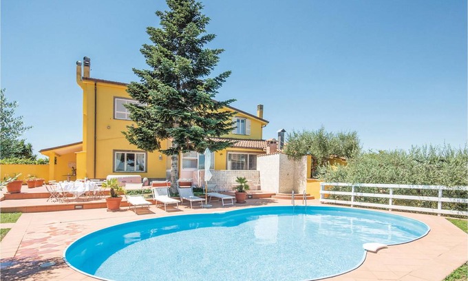 Zona LIV La Giustiniana House | 300 m² House ∙ 3 bedrooms ∙ 9 guests