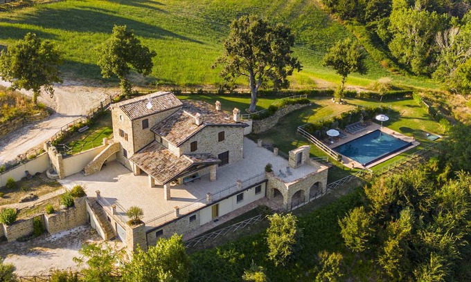 Castelraimondo House | 300 m² House ∙ 5 bedrooms ∙ 18 guests