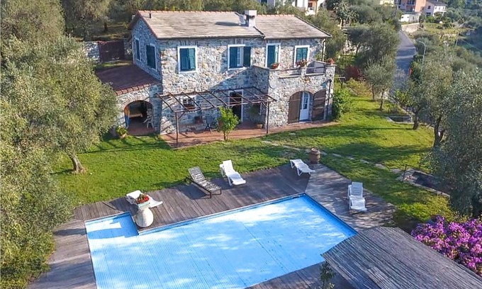 San Salvatore House | 300 m² House ∙ 3 bedrooms ∙ 10 guests