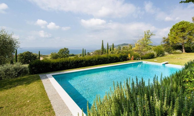 Bardolino Villa | 300 m² Villa ∙ 7 bedrooms ∙ 12 guests