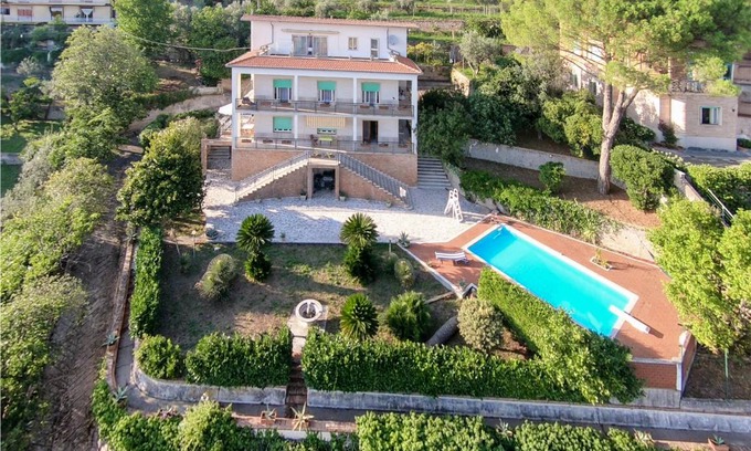 Vallerotonda House | 330 m² House ∙ 5 bedrooms ∙ 11 guests