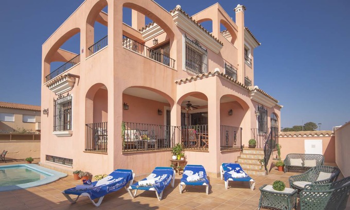 L'Hospitalet de l'Infant Villa | 349 m² Villa ∙ 5 bedrooms ∙ 10 guests