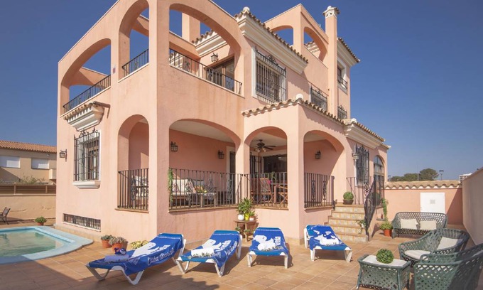 L'Hospitalet de l'Infant House | 349 m² House ∙ 5 bedrooms ∙ 10 guests