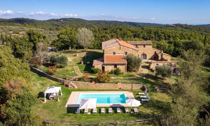 Monte San Savino Villa | 350 m² Villa ∙ 7 bedrooms ∙ 14 guests