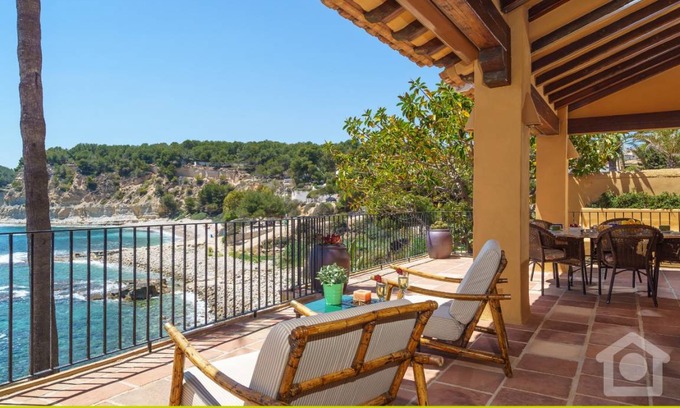 Benissa Coast Villa | 350 m² Villa ∙ 6 bedrooms ∙ 12 guests