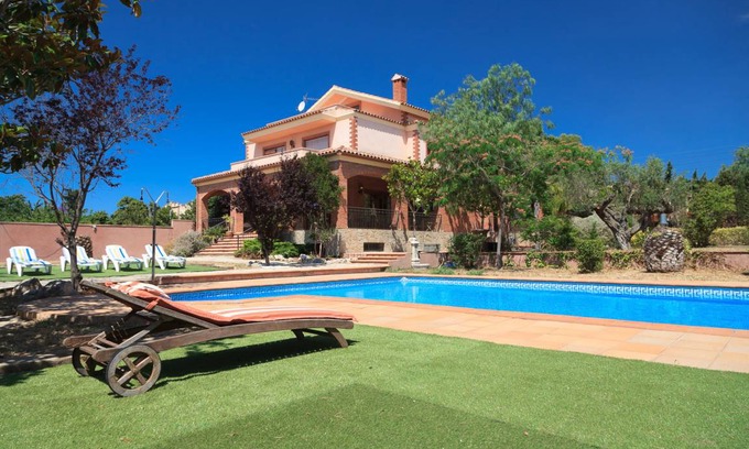 Botarell Villa | 360 m² Villa ∙ 4 bedrooms ∙ 10 guests