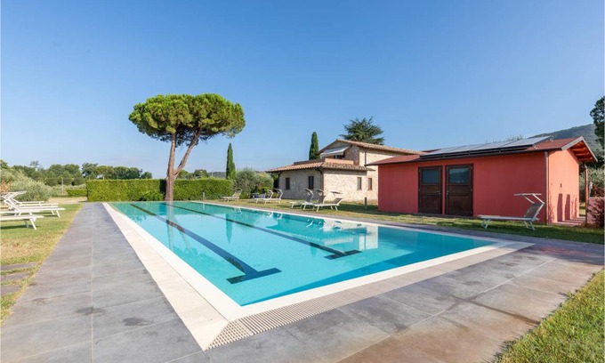 Passignano sul Trasimeno House | 400 m² House ∙ 6 bedrooms ∙ 15 guests
