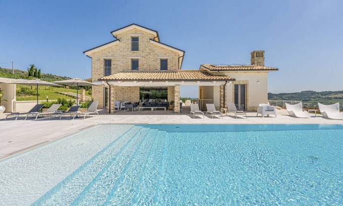 Lapedona Villa | 420 m² Villa ∙ 8 bedrooms ∙ 15 guests
