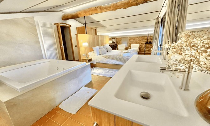 Els Plans de Sio House | 45 m² House ∙ 1 bedroom ∙ 2 guests