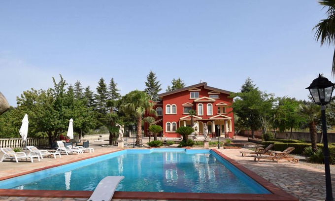 Caccianova Villa | 500 m² Villa ∙ 5 bedrooms ∙ 10 guests