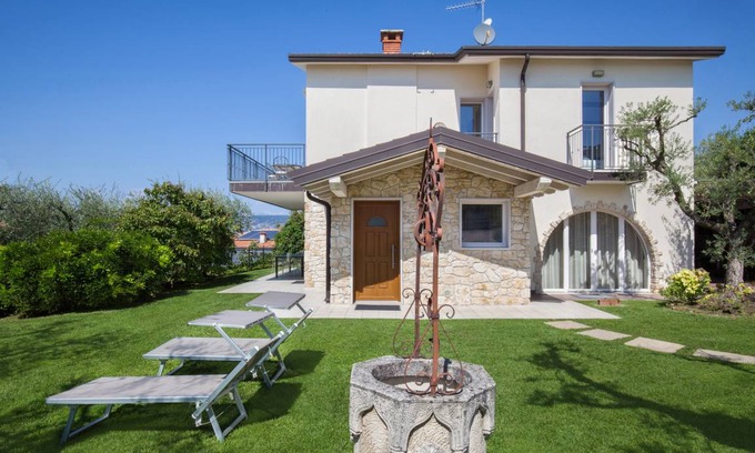 Cisano Villa | 500 m² Villa ∙ 4 bedrooms ∙ 8 guests