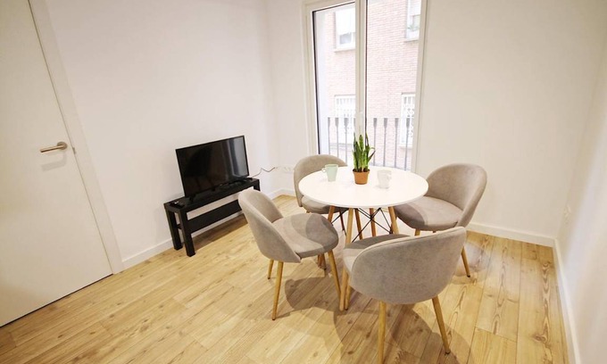 El Poble-sec Resort | 60 m² Private room ∙ 1 bedroom ∙ 1 guest